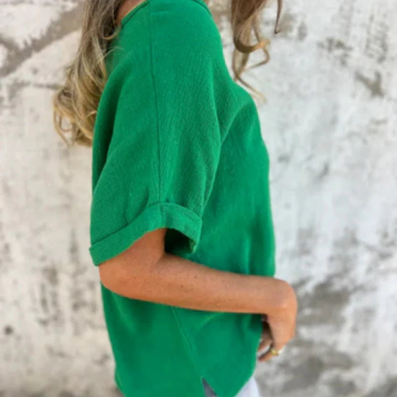 Single-colored, short-sleeved top with round neckline